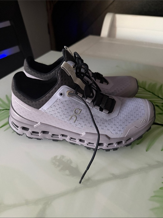 On Running Shoes - On Running Men's Trail Shoes in Light Gray and Black